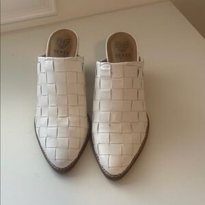 BEAST FASHION White Woven Mules